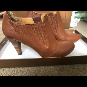 Casual ankle booties camel color size 7M